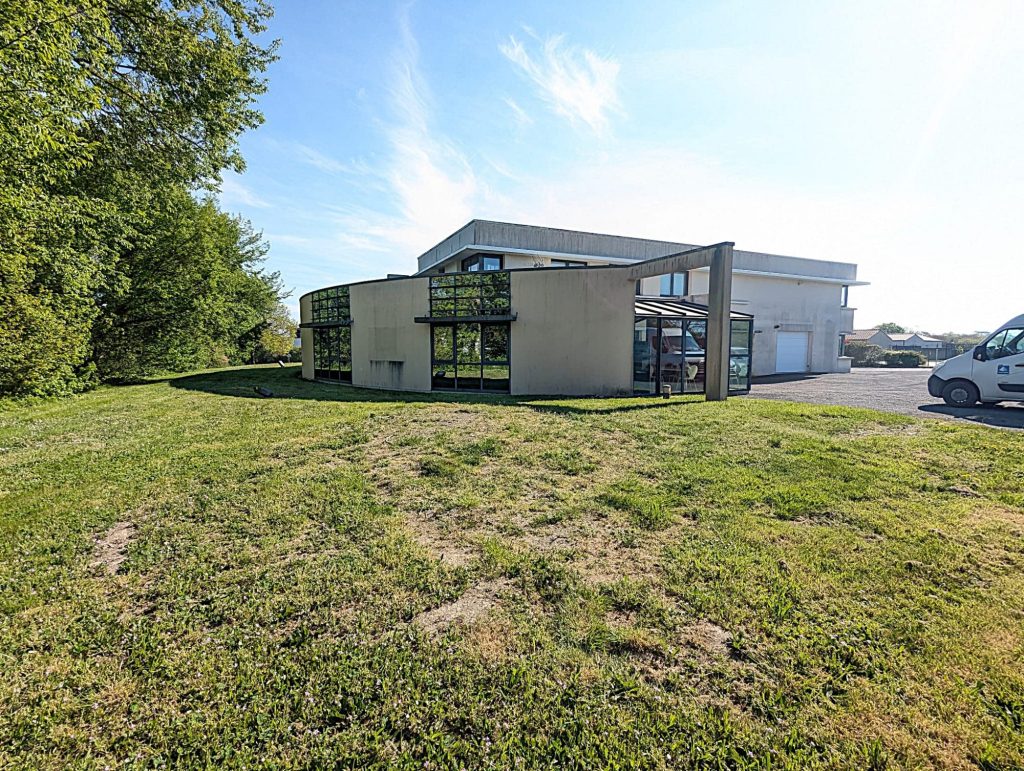 Bureaux 600 m² CUGAND