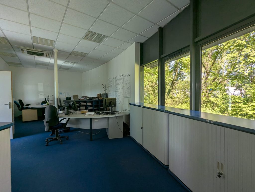 Bureaux 600 m² CUGAND