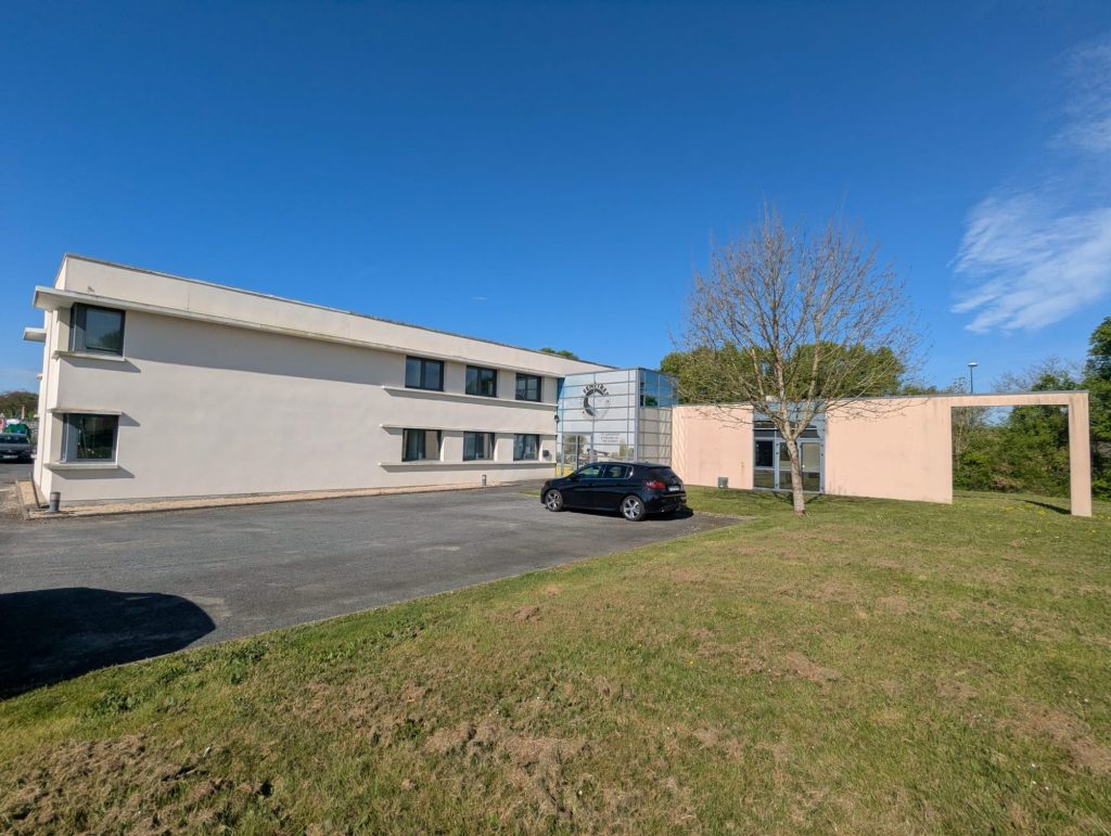Bureaux 600 m² CUGAND